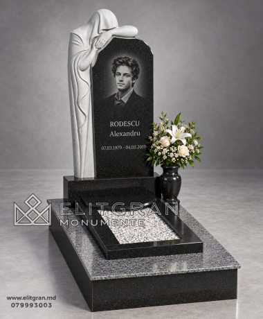 Monumentul funerar din granit K833